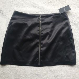 🆕 Black Front Zip Faux Leather Mini Skirt